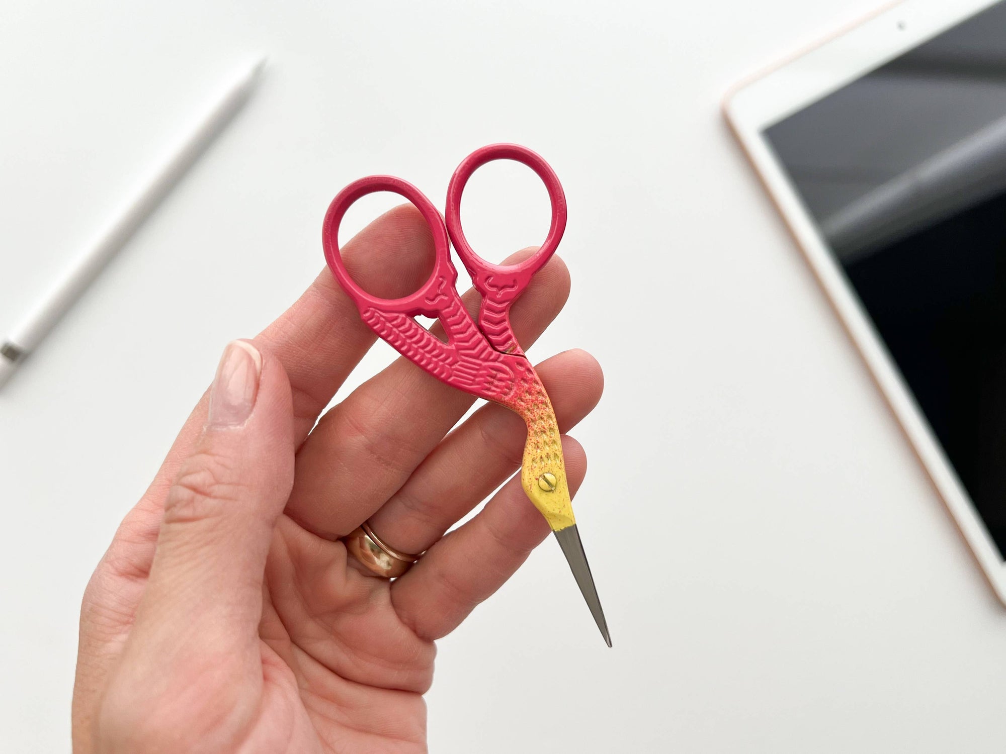 Embroidery stork scissors, small bird scissors: Pink shell