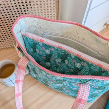 Divided Tablet Tote